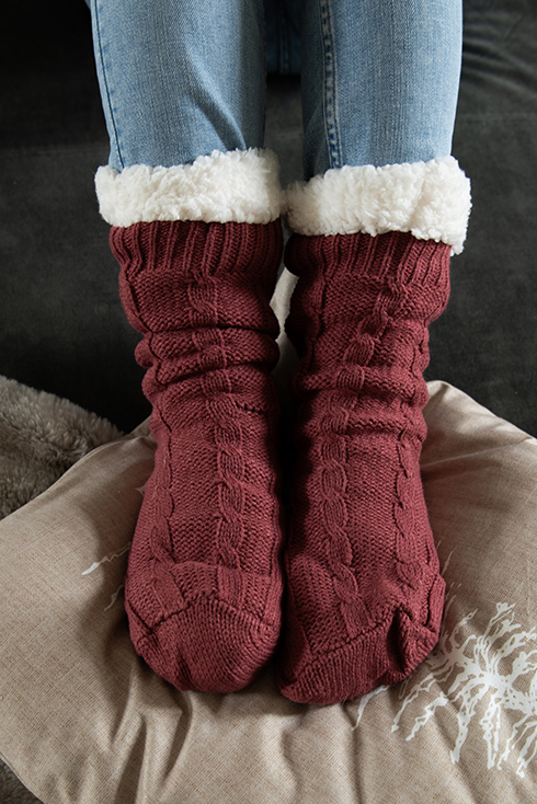 Calze rosse invernali lavorate a maglia