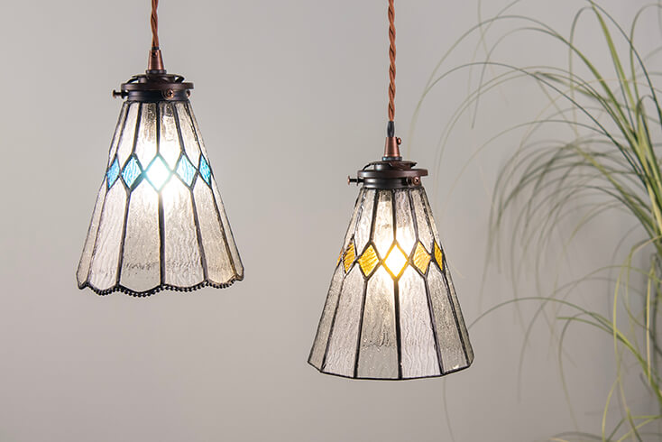 Two Tiffany pendant lights with ribbed glass and a checkered pattern in blue and yellow